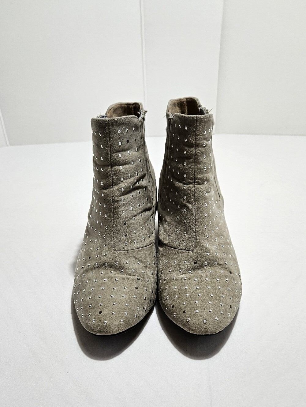 Women’s Studded Ankle Boots • Taupe Suede Chunky Heel Boho Size 7 1/2 to 8
